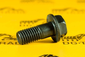 Болт крепления главной пары JCB 826/01080